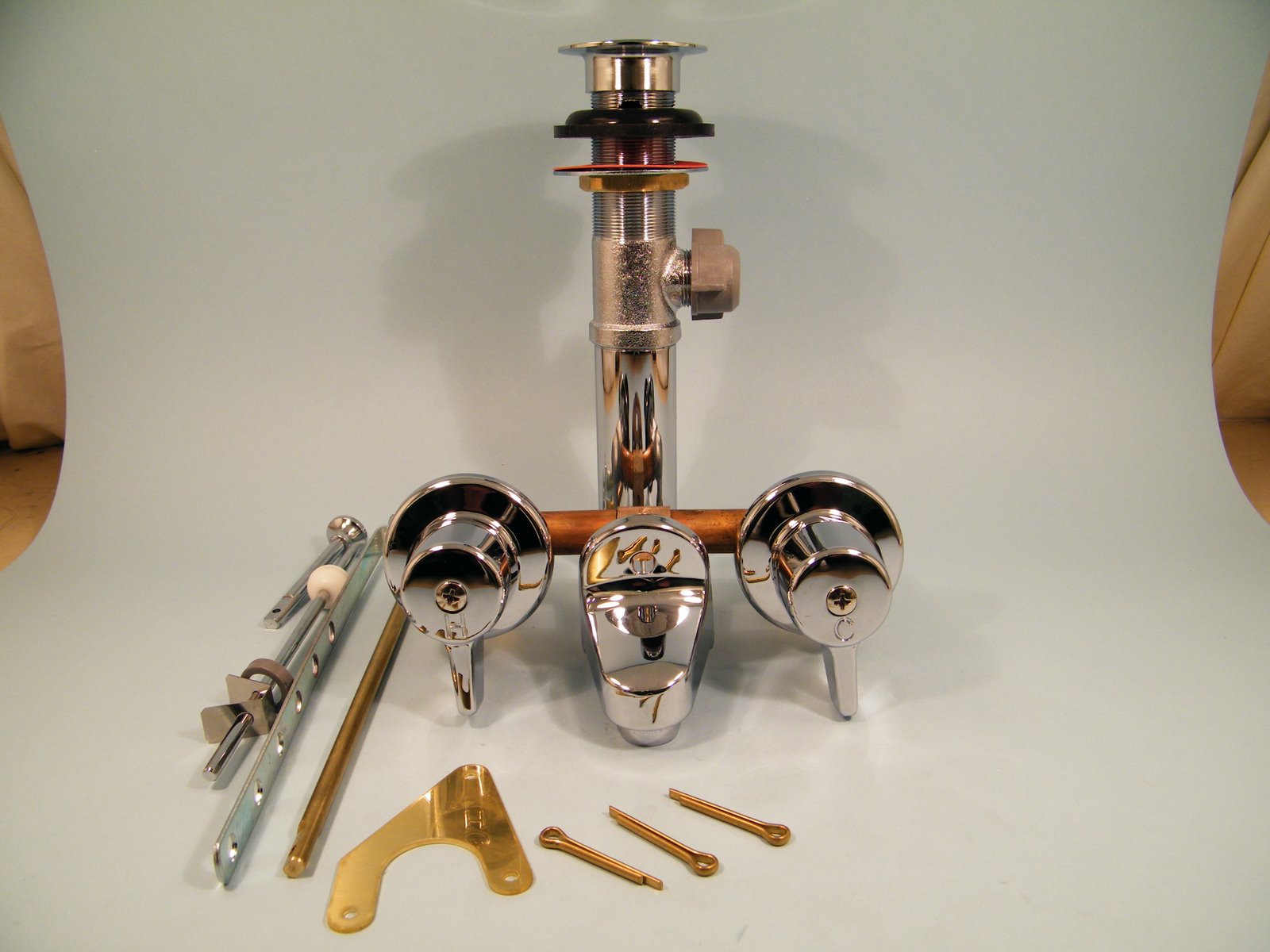 LEDGEBACK LAV FAUCET,  COMPRESSION VALVE, METAL 